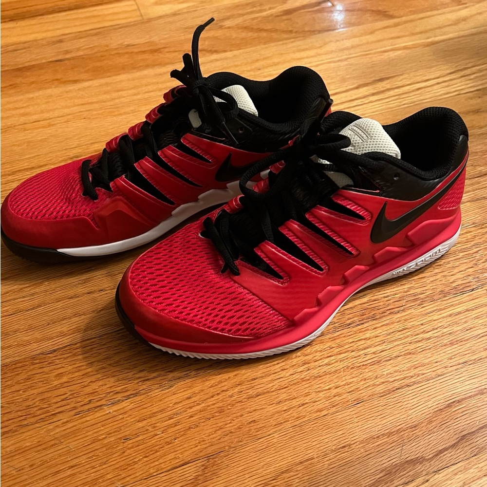 Nike Men's Red Athletic Shoes